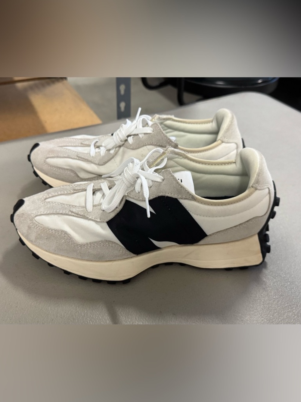 New Balance 327